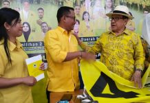 Golkar Gunungsitoli Targetkan 5 Kursi DPRD dan Menangkan Prabowo-Gibran Ketua Dewan Pembina Partai Golkar, Akbar Tandjung berikan motivasi kepada para calon legislatif (caleg) se Kepulauan Nias, Sumatera Utara yang berjuang bersama Partai Golkar untuk Pemilu 2024.