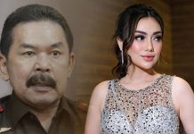 Heboh! Celine Evangelista Disebut Panggil ‘Papa’ ke Jaksa Agung ST Burhanuddin Celine Evangelista seorang artis terkenal dalam sorotan netizen, lantaran viral memanggil Jaksa Agung ST Burhanuddin dengan sebutan "Papa."