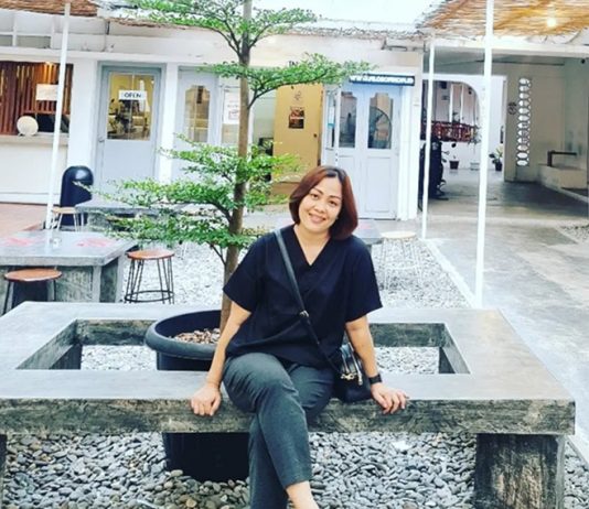 Inilah Sosok Dewi Proklamasia Agustina Dakhi Caleg Partai Demokrat Dapil VI Nias Selatan, Lengkap Misi Indosiana.com - Dewi Proklamasia Agustina Dakhi, sebagai calon legislatif (caleg) dari Dapil VI Kabupaten Nias Selatan. Sosok perempuan sulung dari Almarhum Denni Dakhi atau sapaan akrabnya Ketua Sui di Pulau Tello, kini meniti karir lewat jalur politik.