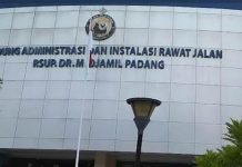 Ribut Keluarga Pasien di RSUP, Ketua DPRD Sumatera Barat Pertanyakan Layanan Kesehatan di RSUP M Djamil Padang Dewan Perwakilan Rakyat Daerah (DPRD) Sumatera Barat (Sumbar) turut mengomentari video viral yang menunjukkan keributan di Rumah Sakit Umum Pusat (RSUP) M Djamil Padang, Sumatera Barat.
