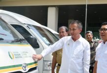 Membangun Keamanan Pangan, Bapanas Serahkan Mobil Laboratorium Keliling Jabar Pemdaprov Jabar baru saja menjadi bagian dari upaya nasional dalam memperkuat keamanan pangan di Indonesia dengan menerima satu unit mobil laboratorium keliling dari Badan Pangan Nasional (Bapanas). Senin, 20 November 2023