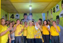 Posko Pemenangan Fitri Krisnawati Tandjung Caleg DPR RI Dapil Sumut 2 Diresmikan di Kota Gunungsitoli Ketua Dewan Kehormatan DPP Partai Golkar Akbar Tandjung, resmikan posko pemenangan Fitri Krisnawati Tandjung di Kota Gunungsitoli, Pulau Nias, Provinsi Sumatera Utara (Sumut), Senin (20/11/2023) siang.