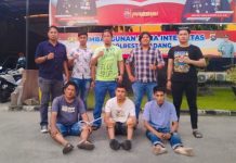 Sekap Anak 9 Tahun Buat Diperkosa, Tim Klewang Polresta Padang Tangkap Tiga Pemuda Indosiana.com - Tim Klewang Polresta Padang menangkap tiga pria di dua lokasi terpisah. Ketiganya diduga telah mencabuli anak berusia 9 tahun dengan cara kekerasan, dengan menahan lalu menyekap selama empat jam.