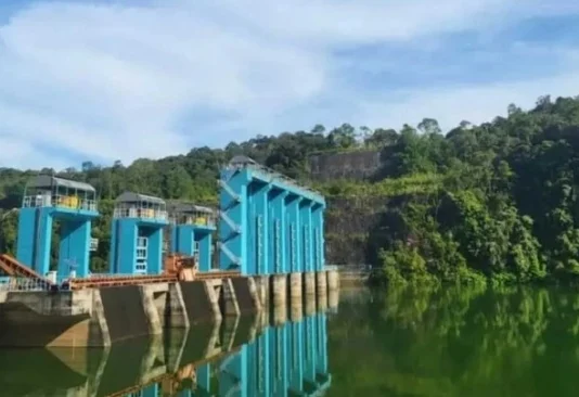 Buka Pintu Waduk PLTA Koto Panjang Ancaman Bagi Riau Indosiana.com - Pintu-pintu waduk PLTA Koto Panjang Kampar telah terbuka akibat kenaikan intensitas air yang signifikan.