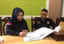 Didampingi DPD, Caleg DPR RI Partai Nasdem Laporkan Dugaan “Black Campaign” ke Bawaslu Pesisir Selatan Wakil Ketua Bidang Organisasi DPD Partai Nasdem Pesisir Selatan Rega Desfinal mendampingi Lisda Hendrajoni, caleg DPR RI dari Partai NasDem.
